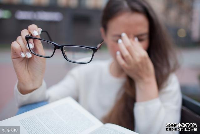 眼睛近视真正的原因有哪些？近视眼的危害有哪些？近视会自愈吗？