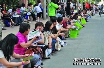 高考时父母用去陪考吗？父母陪考的利弊以及注意事项是哪些？